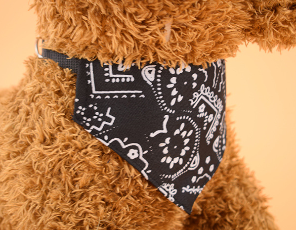 Col foulard triangulaire rétractable pour animaux de compagnie