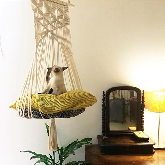 Lit pour animaux de compagnie Bohemian Cat Swing avec design en dentelle faite à la main