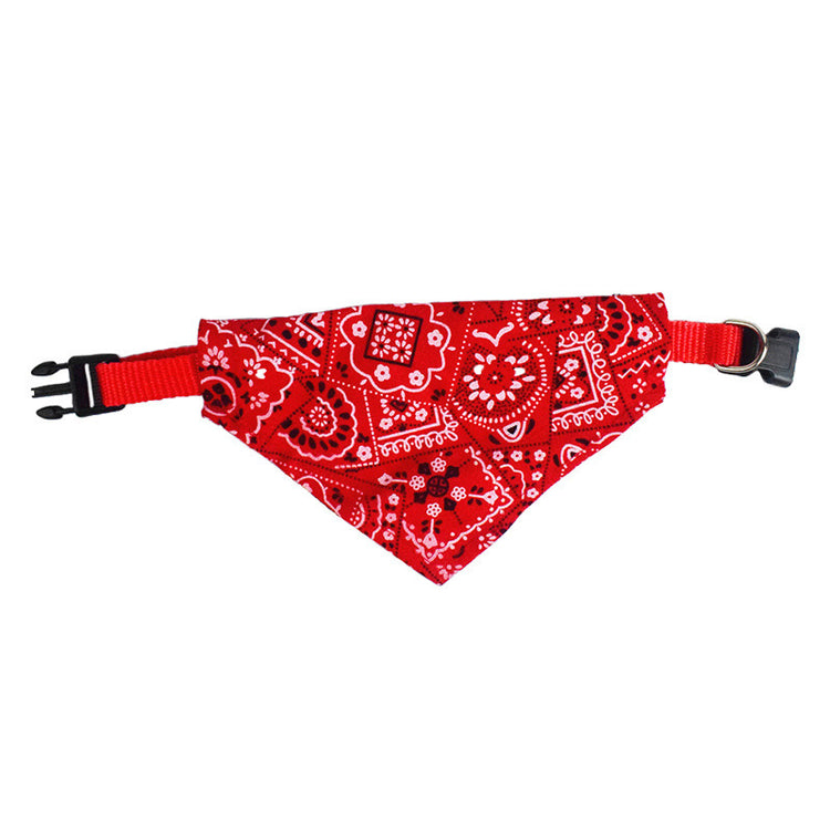 Col foulard triangulaire rétractable pour animaux de compagnie
