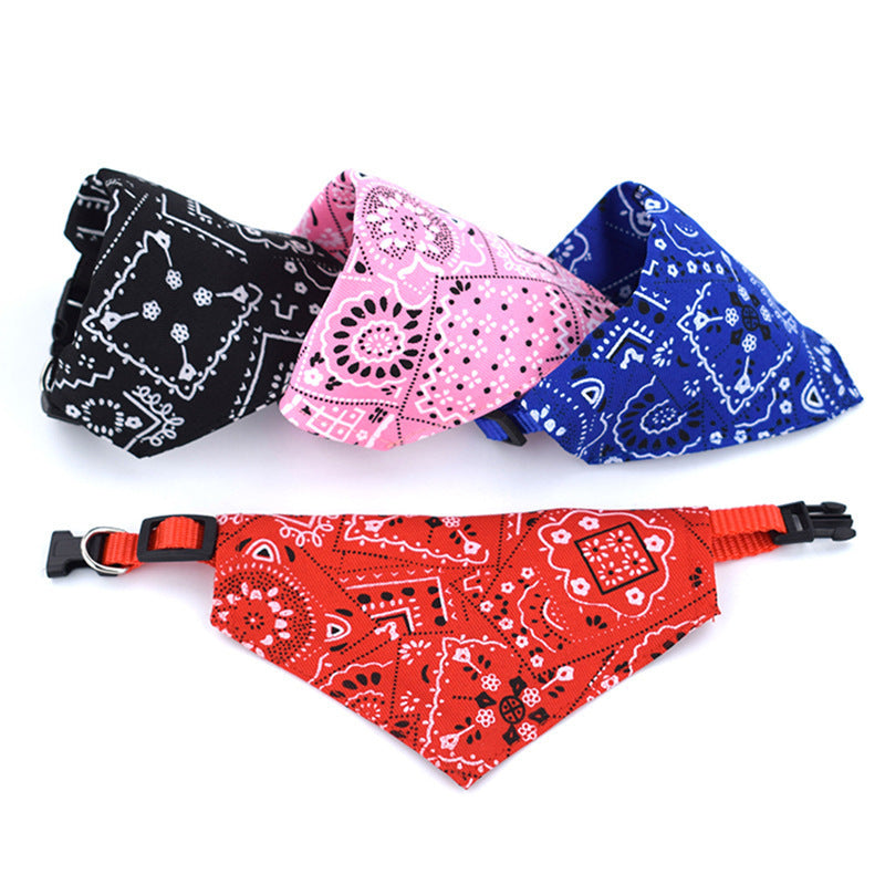 Col foulard triangulaire rétractable pour animaux de compagnie