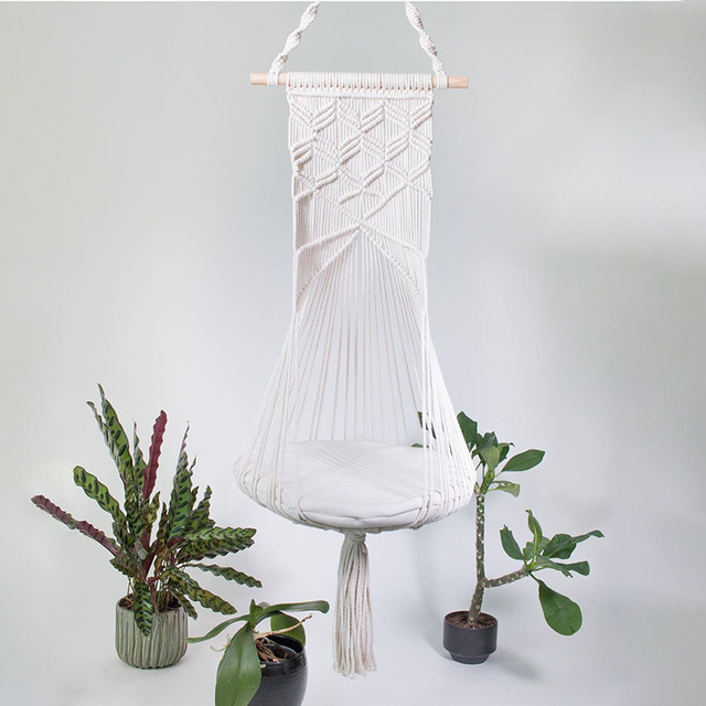 Lit pour animaux de compagnie Bohemian Cat Swing avec design en dentelle faite à la main
