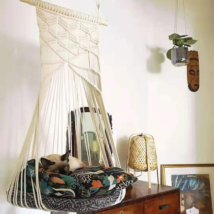 Lit pour animaux de compagnie Bohemian Cat Swing avec design en dentelle faite à la main