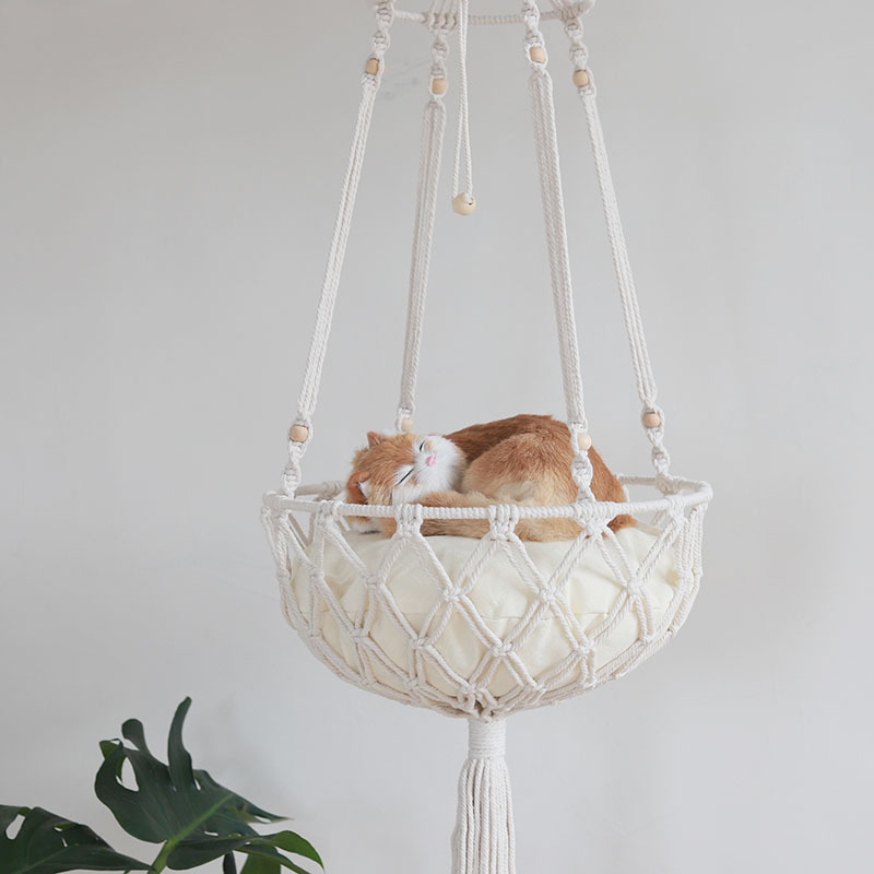 Grand hamac suspendu en macramé pour chat
